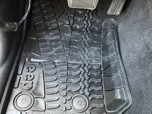 Used 2015 Jeep Wrangler Rubicon w/ Power Convenience Group AWD/4WD image 40