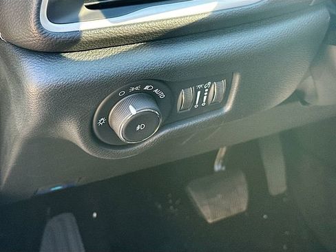 New 2026 Chrysler Pacifica Select image 11