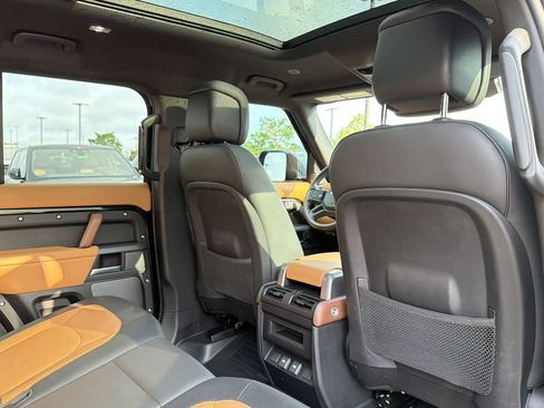 Used 2024 Land Rover Defender 110 X-Dynamic SE AWD/4WD image 14