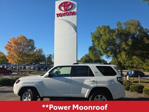 Used 2023 Toyota 4Runner SR5 Premium image 4