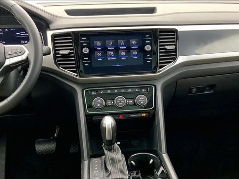 Certified 2023 Volkswagen Atlas Cross Sport SE w/ Panoramic Sunroof Package AWD/4WD image 15