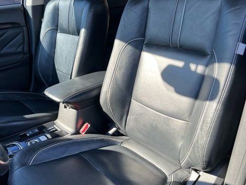 Used 2018 Mitsubishi Outlander SEL image 16