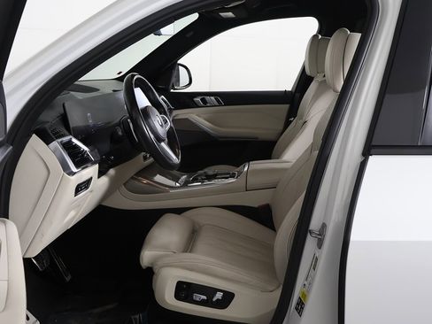 Used 2024 BMW X7 xDrive40i w/ Executive Package image 33