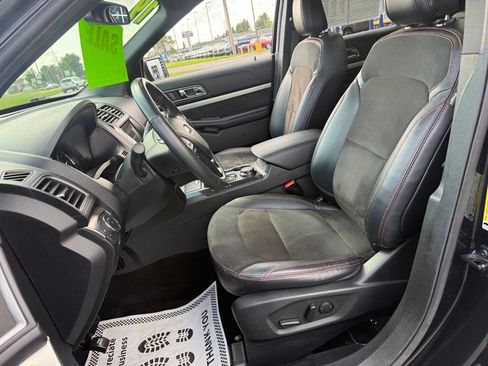 Used 2019 Ford Explorer XLT w/ Equipment Group 202A AWD/4WD image 36