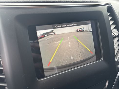 Used 2019 Jeep Cherokee Latitude w/ Popular Appearance Group image 33