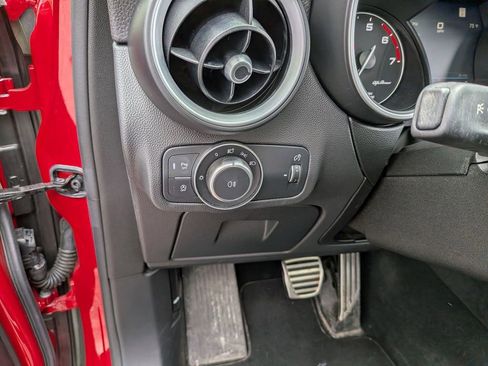 Used 2023 Alfa Romeo Stelvio Veloce AWD/4WD image 17