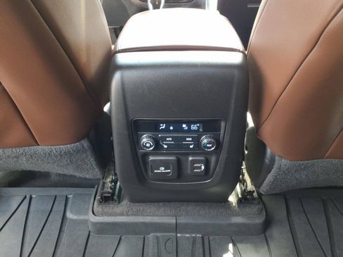 Used 2018 Buick Enclave Avenir w/ Avenir Technology Package AWD/4WD image 7