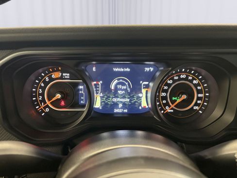 Used 2025 Jeep Wrangler Unlimited Rubicon w/ Convenience Group AWD/4WD image 34