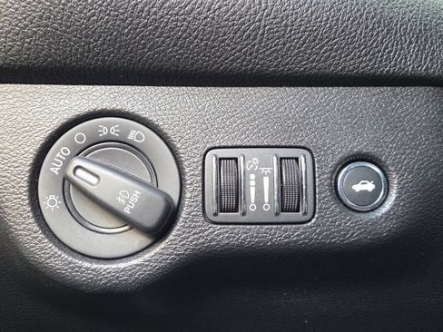 Used 2019 Dodge Challenger SXT w/ Blacktop Package image 33