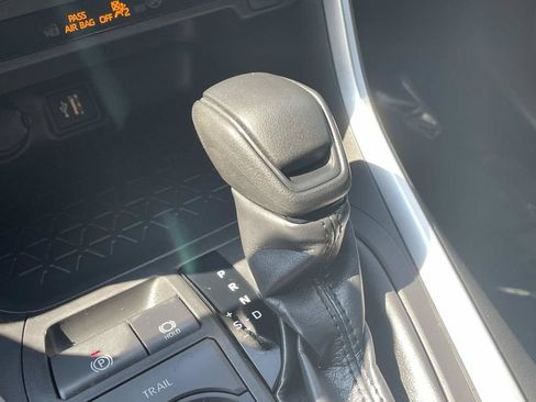 Used 2025 Toyota RAV4 LE AWD/4WD image 40