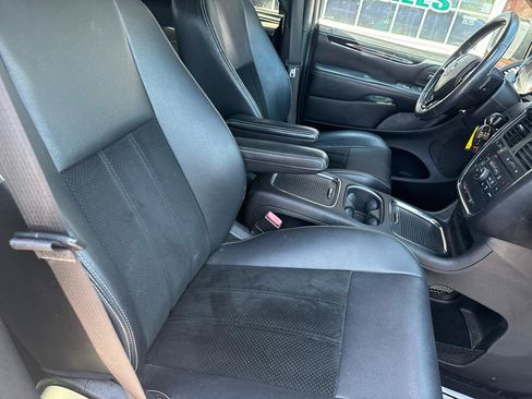 Used 2015 Dodge Grand Caravan SXT FWD image 11