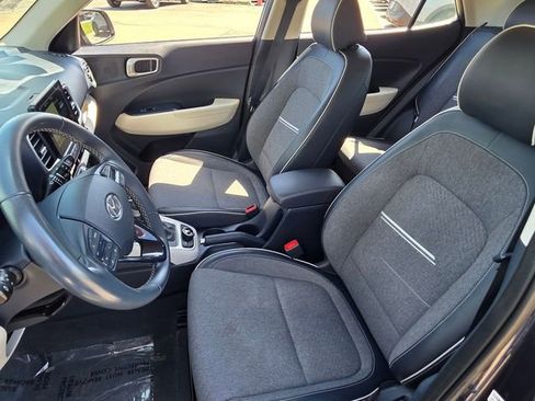 Used 2020 Hyundai Venue FWD image 24