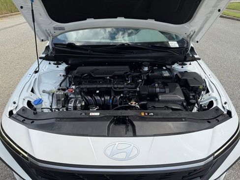 Used 2024 Hyundai Elantra SEL image 27