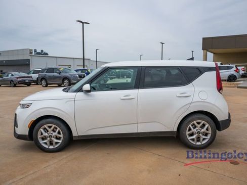 Used 2021 Kia Soul S FWD image 2