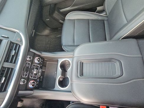 Used 2024 GMC Yukon SLT w/ SLT Premium Package AWD/4WD image 18