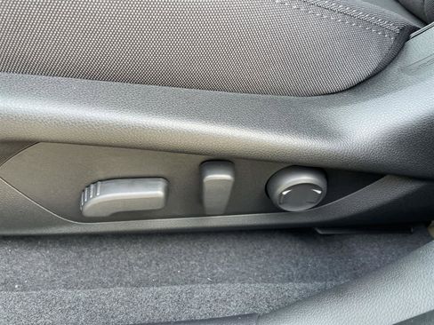 Used 2025 Subaru Crosstrek 2.0i Premium image 13