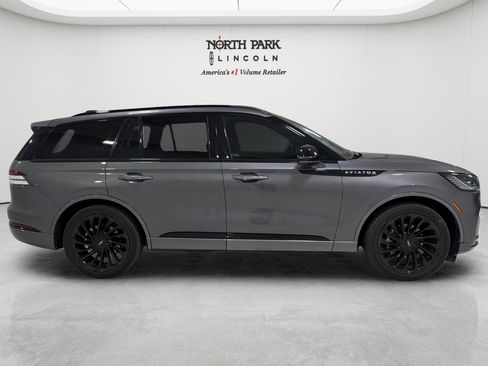 Used 2025 Lincoln Aviator Reserve w/ Jet Appearance Package RWD image 6