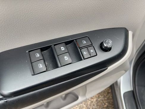 Used 2016 Toyota Highlander XLE image 12