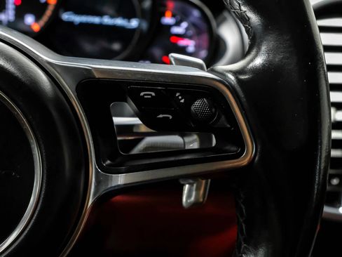 Used 2016 Porsche Cayenne Turbo S image 22