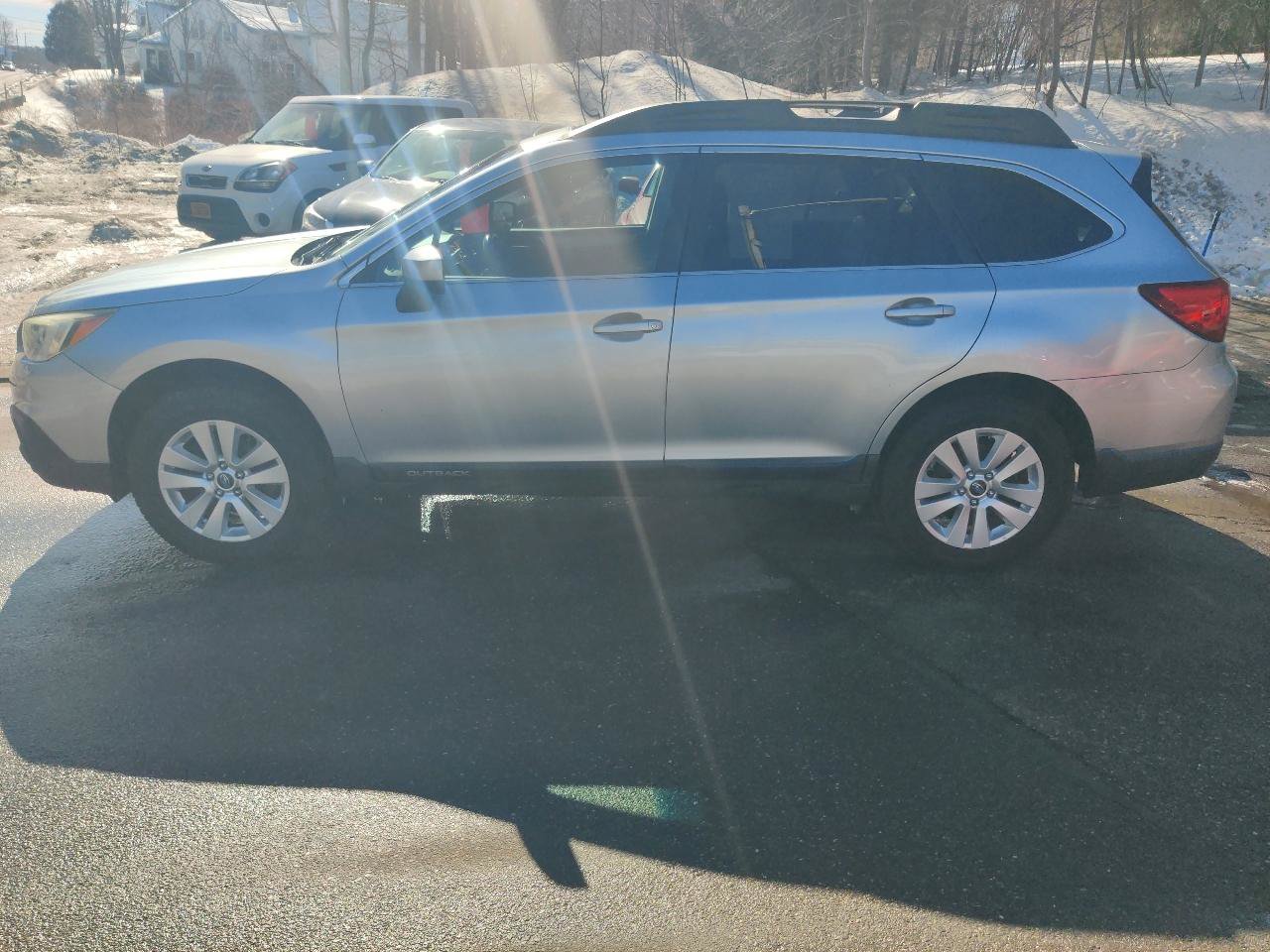 Used 2016 Subaru Outback 2.5i Premium AWD/4WD image 3