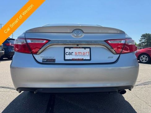 Used 2017 Toyota Camry SE w/ Moonroof Package FWD image 6