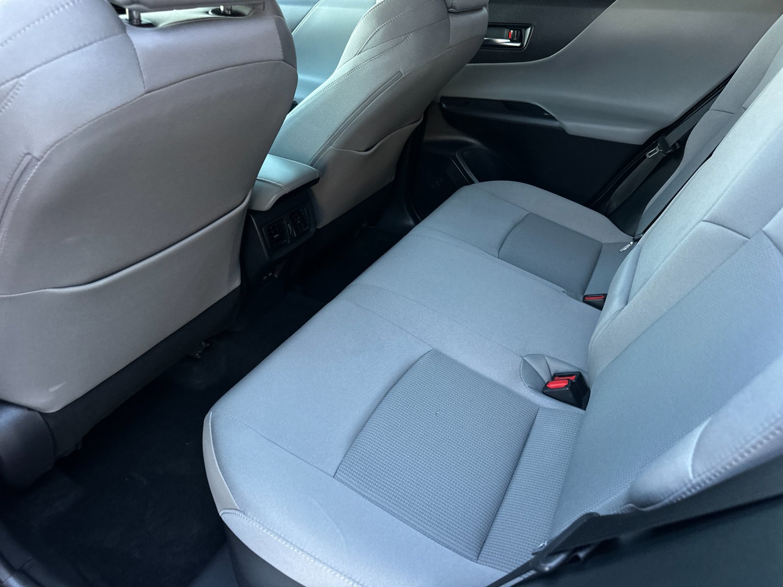 Used 2023 Toyota Venza LE AWD/4WD image 11