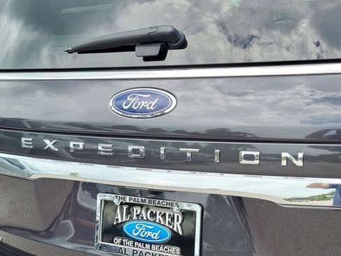 Used 2024 Ford Expedition Limited RWD image 11