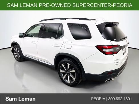 Used 2025 Honda Pilot Touring image 5