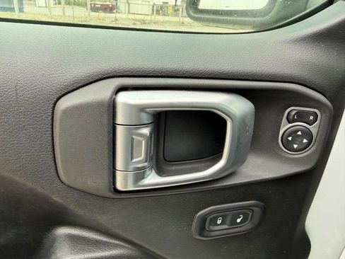 Used 2019 Jeep Wrangler Unlimited Sport S AWD/4WD image 16