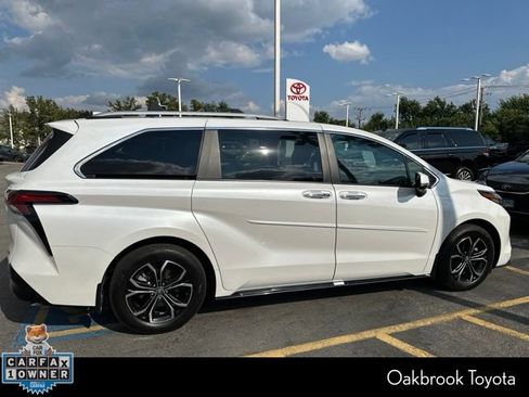Used 2025 Toyota Sienna Platinum AWD/4WD image 3