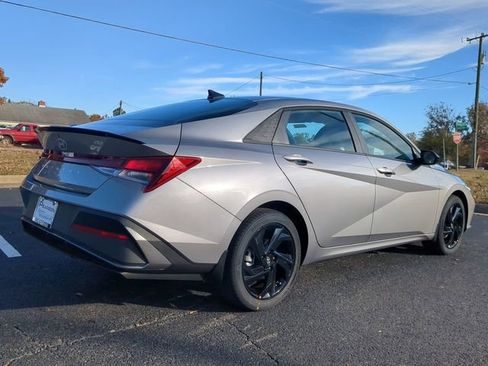 Used 2026 Hyundai Elantra Sport FWD image 4