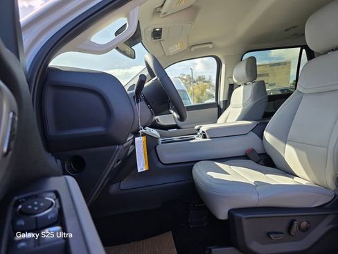 New 2026 Ford Expedition Active image 9