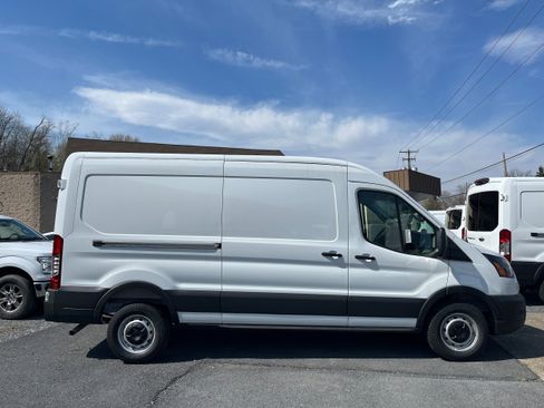 New 2026 Ford Transit 250 148 Medium Roof RWD image 4