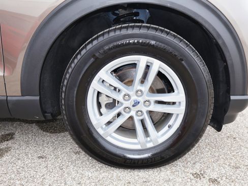 Used 2021 Ford Explorer XLT w/ Equipment Group 202A image 31