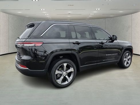 New 2026 Jeep Grand Cherokee Limited RWD image 4