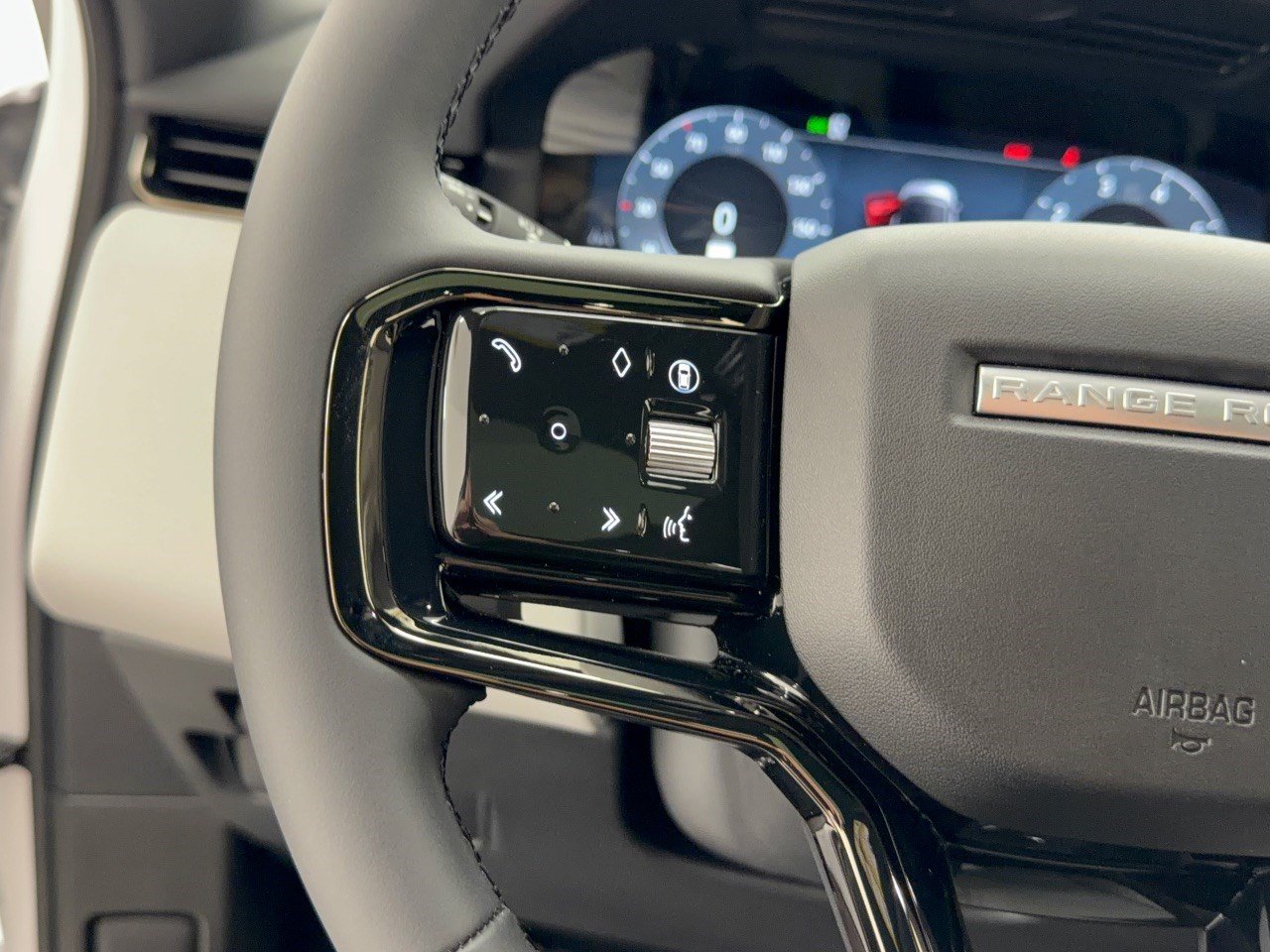 New 2026 Land Rover Range Rover Evoque Hoxton AWD/4WD image 18