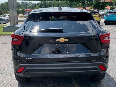 Certified 2024 Chevrolet Trax LS w/ LS Convenience Package FWD image 7