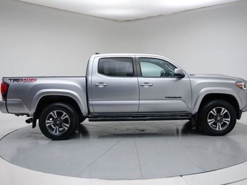 Used 2019 Toyota Tacoma TRD Sport AWD/4WD image 6