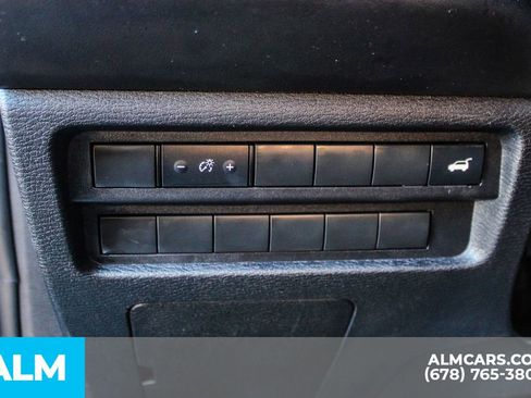 Used 2024 Mitsubishi Outlander SE image 32