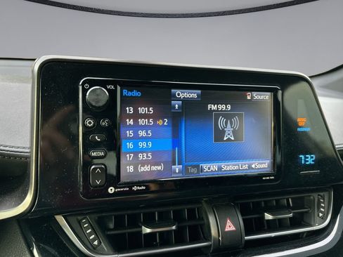 Used 2018 Toyota C-HR XLE FWD image 21