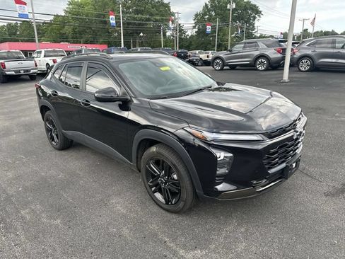 Used 2024 Chevrolet Trax ACTIV w/ Sunroof Package FWD image 11