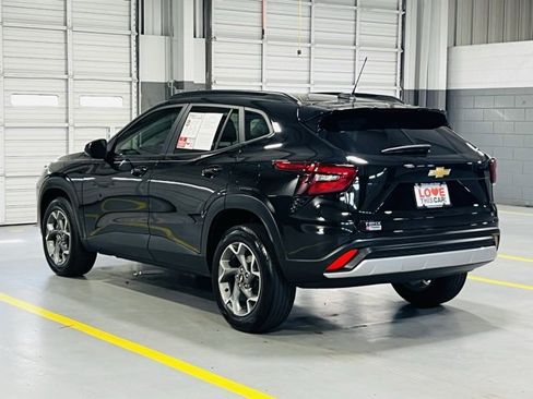 Used 2025 Chevrolet Trax LT image 15