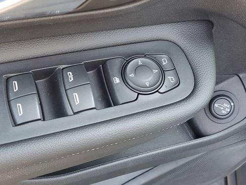 Certified 2023 GMC Terrain SLE w/ Driver Convenience Package AWD/4WD image 17