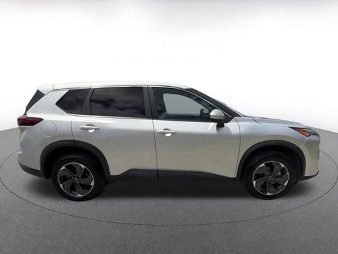 Used 2025 Nissan Rogue SV AWD/4WD image 16