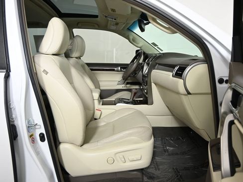 Used 2014 Lexus GX 460 w/ Premium Package AWD/4WD image 13