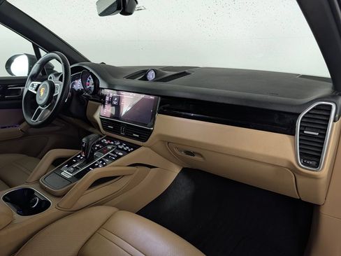 Used 2020 Porsche Cayenne AWD/4WD image 17