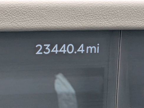 Used 2024 Lincoln Nautilus Premier AWD/4WD image 37