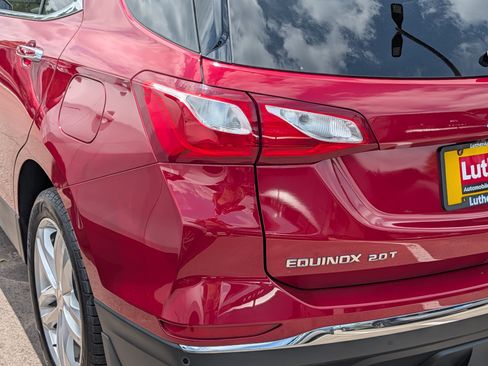 Used 2018 Chevrolet Equinox Premier AWD/4WD image 17