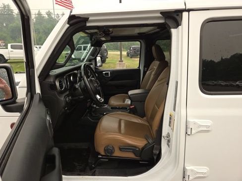 Used 2022 Jeep Gladiator Rubicon w/ LED Lighting Group AWD/4WD image 19