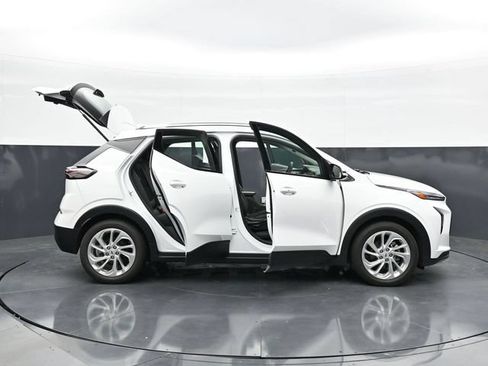 Used 2023 Chevrolet Bolt EUV LT w/ Driver Confidence Package FWD image 44